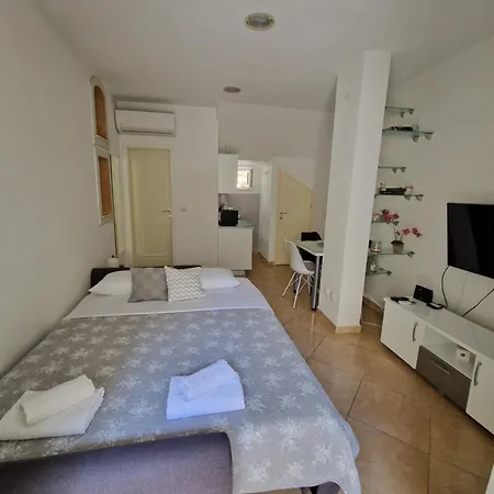 Zana Apartment Gradac (Split-Dalmatia)